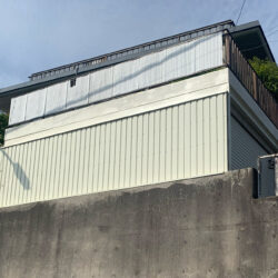埼玉県入間市T様邸　駐車場外壁張り替え工事　セキノ興産　A型角波　フラット