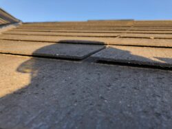 太陽光パネル脱着　屋根カバー工事　施工前