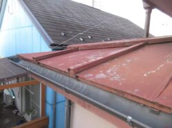 トタン屋根塗装工事　施工前